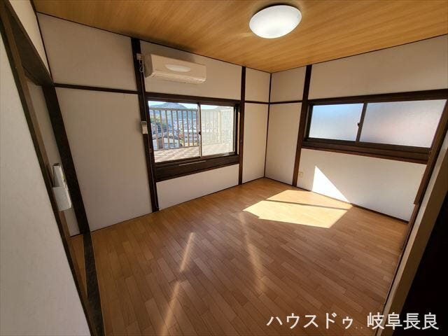 ≪2F≫落ち着いた雰囲気の洋室は、プライベート空間としてゆったりとお過ごしいただけます。