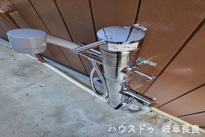 ≪洗い場≫ペットの足洗いやお手入れに便利な専用水栓を備えています。