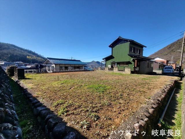 庭としてはもちろん、ライフスタイルに合わせて自由に使える、屋外スペースになっております。