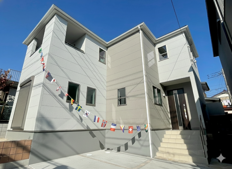 【Exterior】 洗練されたデザインの外観は、どこから見ても美しい佇まいです。