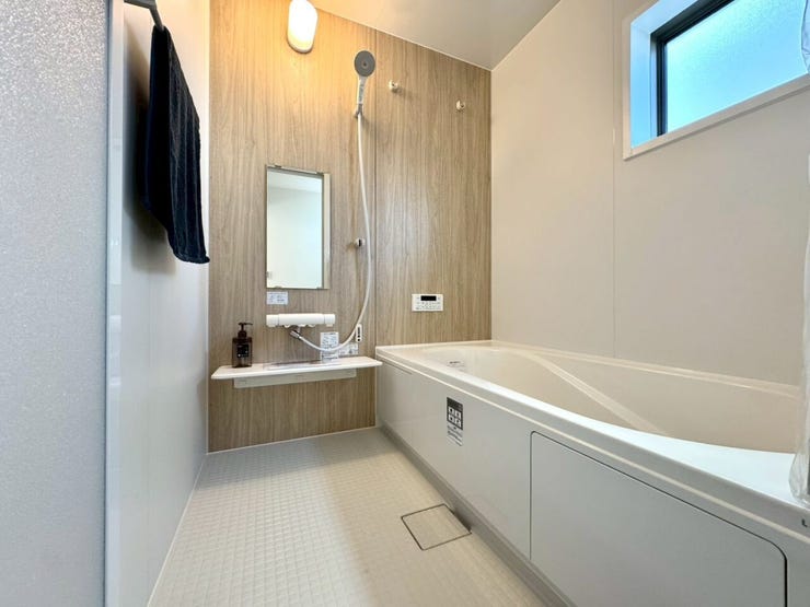 【Bathroom】お子様とのバスタイムにも十分な広さがあり、掃除も簡単にできます。