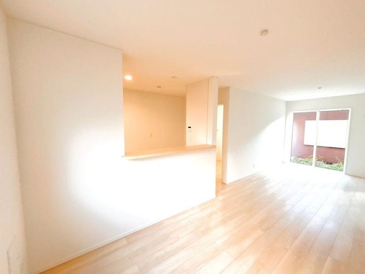 縦長のLDKは、風が一直線に吹き抜けるため風通しが良く、湿気や匂いがこもりにくいです!