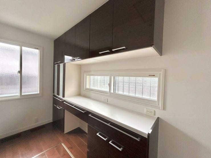 作業台としても使える広いカウンター付き!配膳や盛り付けに便利!