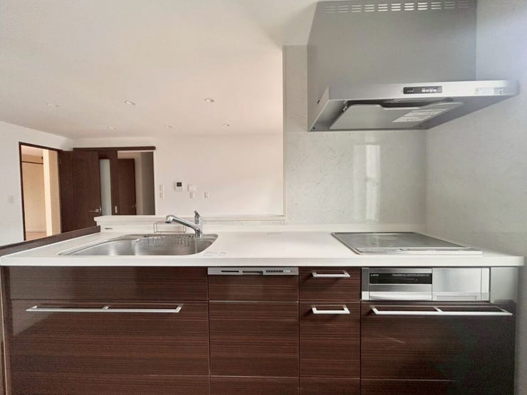 お手入れ簡単なIHクッキングヒーターを採用!安全にお料理を楽しめます!