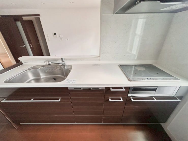 収納も作業スペースもしっかり確保!機能的で使いやすいシステムキッチンです!