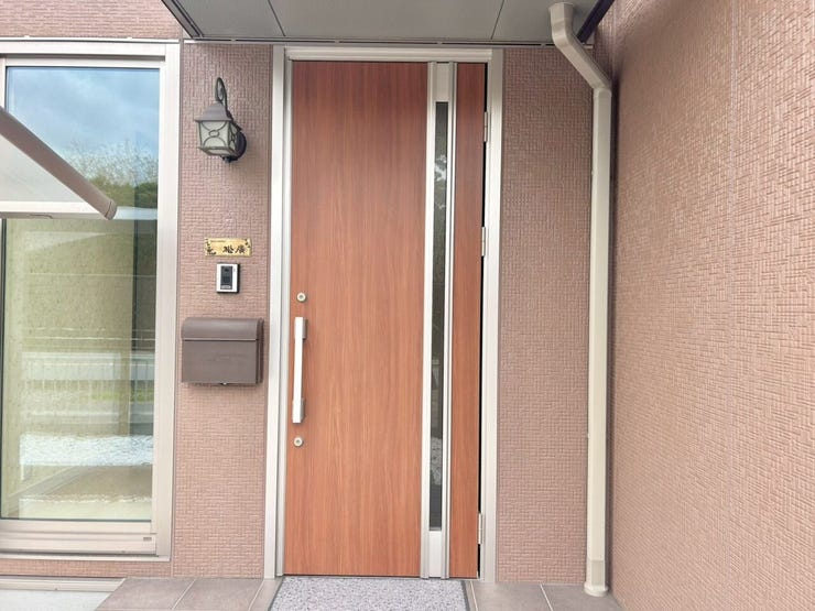 アンティーク調の外灯がアクセント!夜の帰宅も安心!