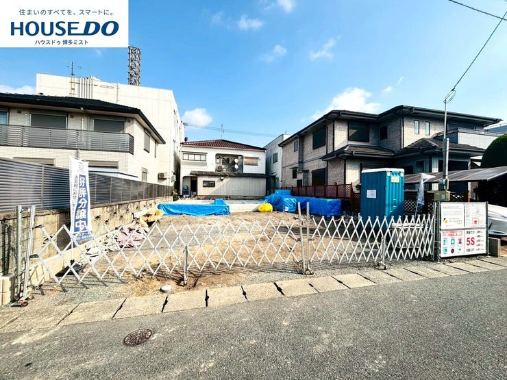 【外観】
【現地見学会 開催中】実際に現地へ行き、お子様と一緒に小学校までの経路を確認したり、近隣の同施工会社の完成物件へ行き完成後の雰囲気を体感したりといった見学ツアーをしませんか?(12月2日撮影)