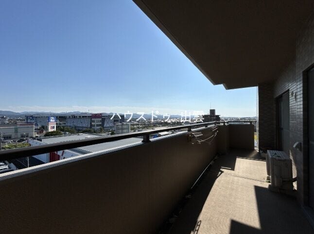 南東側ベランダからの眺望です。心地よい風が吹きます。