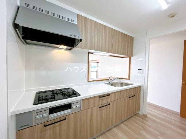 キッチンは新品交換しました。ガスコンロは都市ガスタイプです。