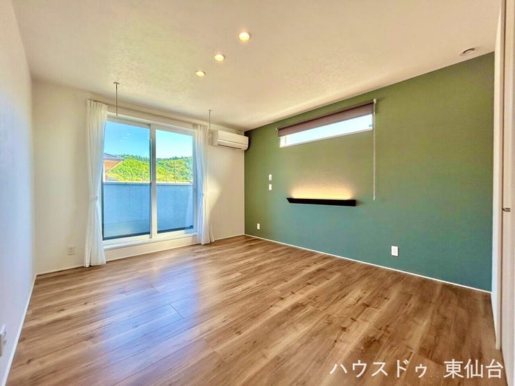 一日の疲れを癒す寝室は、落ちつきのある内装とゆとりある広さが魅力。プライベートな時間を静かに過ごせる贅沢を静かに過ごせる贅沢空間です