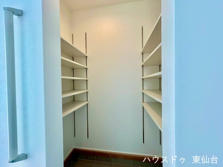 土間収納つきで靴やアウトドア用品も汚れを気にせず収納でき玄関もスッキリ!