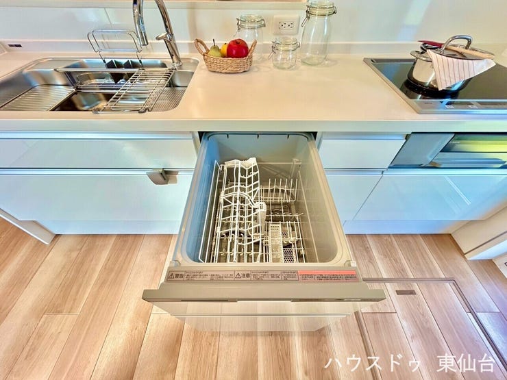 寝る前に食洗器のスイッチを押すだけ、朝起きたら食器がきれいに!忙しい日々に頼れる存在です。