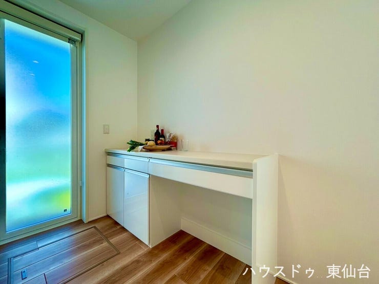 キッチンには欠かせないカップボードつきでついつい増える家電にも対応できます。