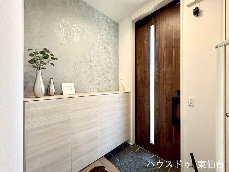 帰宅後すぐに片付く、使い勝手の良いシューズ収納付き。