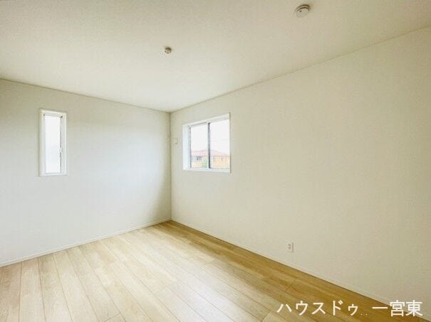 【6.7帖】
北・西の2面採光で風通し良好です。寝室だけでなく、書斎や趣味の部屋としてもお使いいただけます。