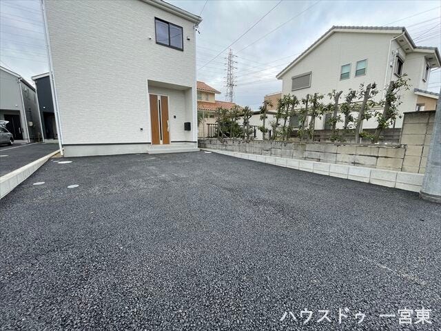 カースペースはゆったりとしていてスムーズに駐車できそうですね。