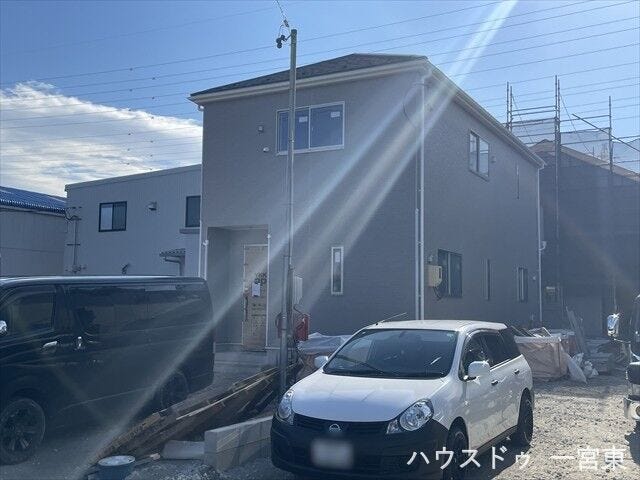 お家の形になってきました。近隣の雰囲気は実際に見て、感じていただくのが一番です!ぜひ現地を見に来てください。