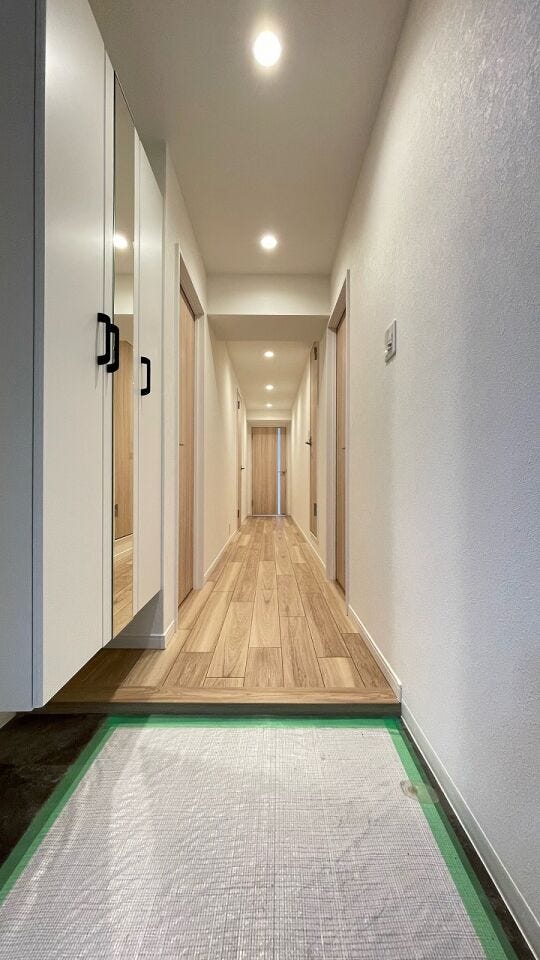 広くて明るい廊下は来訪者の印象グッド!ゆとりのある空間は心も豊かにしてくれます♪