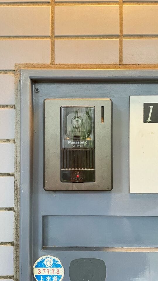 家族の安心を守るテレビモニター付きインターフォン