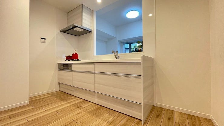 吊戸棚が無いため開放感があります!家族の動きも見ながら調理できますね!