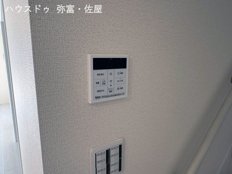 キッチン横にはお風呂のお湯はり・追焚機能のコントロールパネルを設置!お風呂を入れるのにわざわざ浴室まで行く必要がありませんので、貴重な家事の時間を短縮できます♪