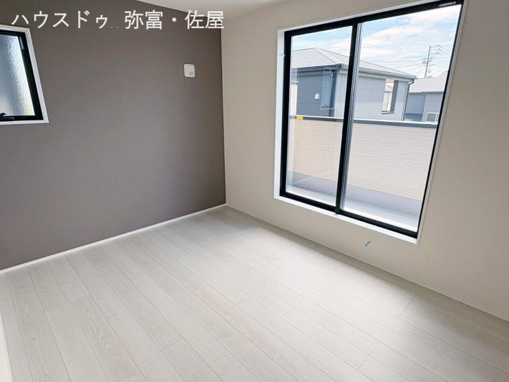 アクセントクロスを採用した約6.75帖の主寝室!
