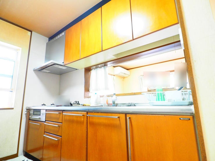 高さを活かした縦収納が可能で、スペース効率が高いキッチン