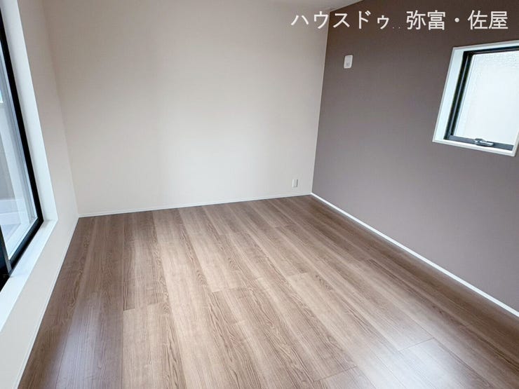 バルコニーに面した約7.75帖の主寝室!