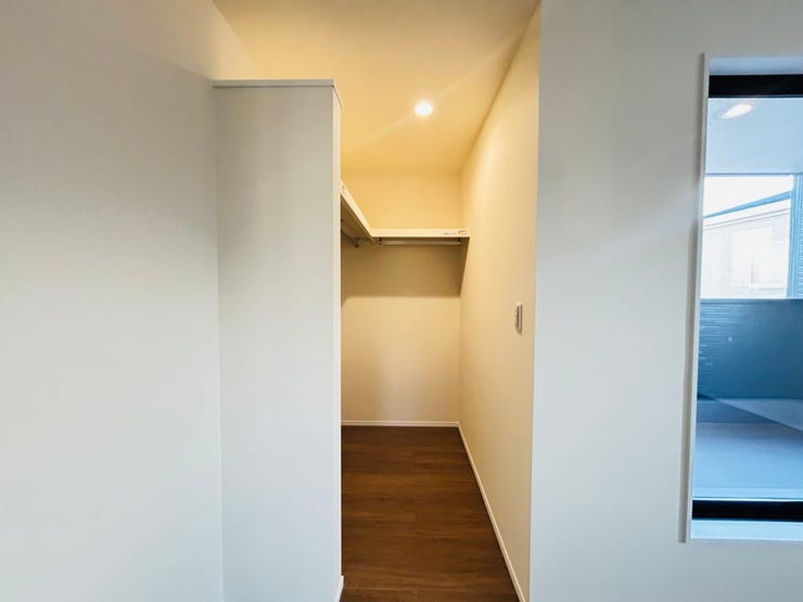 ◇主寝室のウオークインクローゼットは広めなので沢山の洋服が収納できます(^^)/