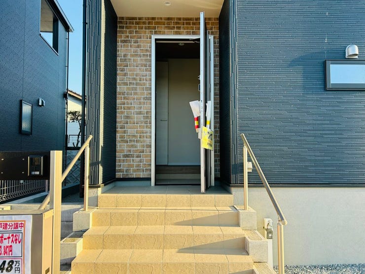 ◇外観から見たお洒落な玄関♪