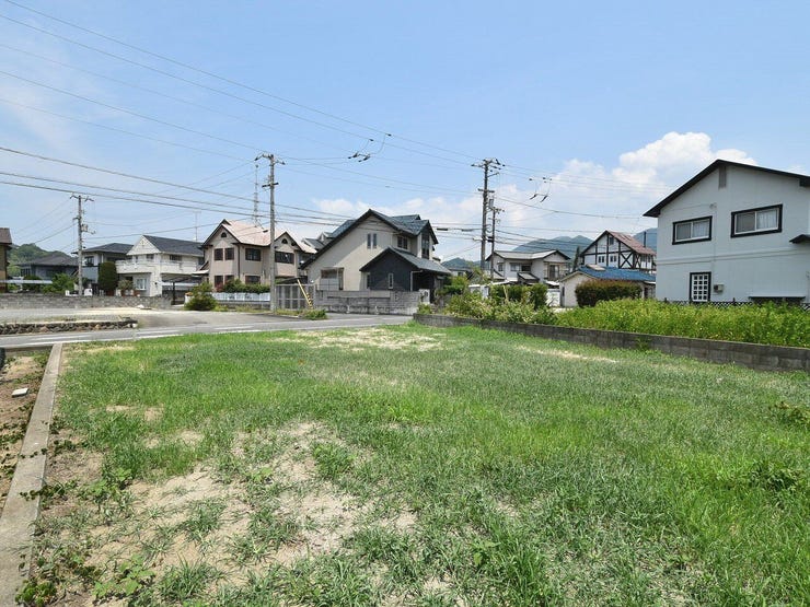 敷地内を南西側より撮影