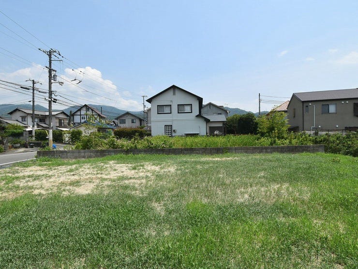 敷地内を西側より撮影