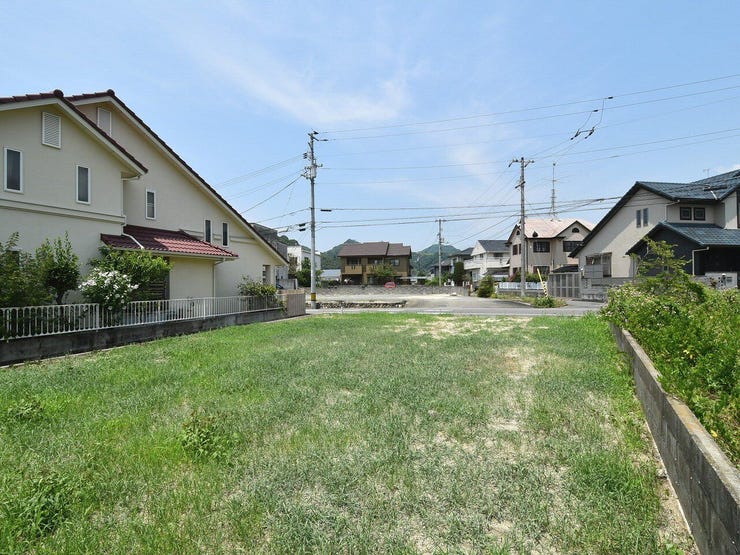 敷地内を南東側より撮影