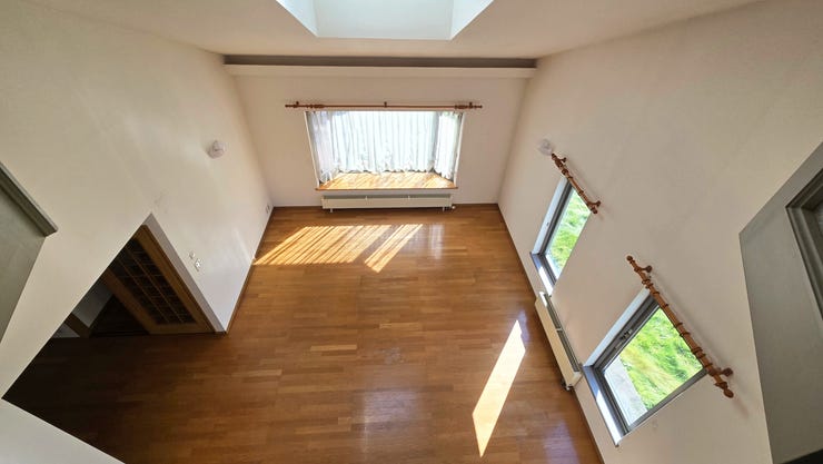 家族の気配を感じる設計。吹抜けがあることで、一階と二階の家族の気配が感じられ、コミュニケーションが自然と生まれます。