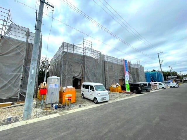 前面道路幅6mあり、駐車もスムーズにできます。