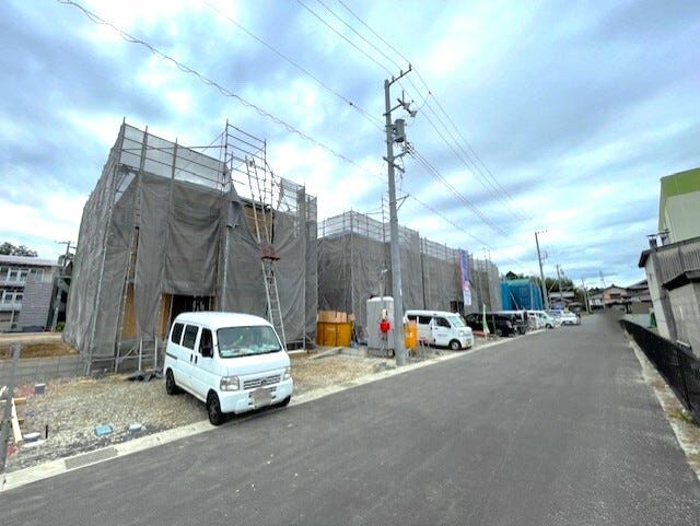 前面道路幅員6mあり、駐車もしやすいです。(10/24撮影)