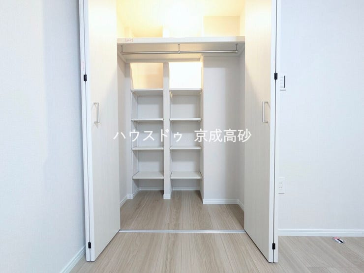 適材適所の収納付きです。