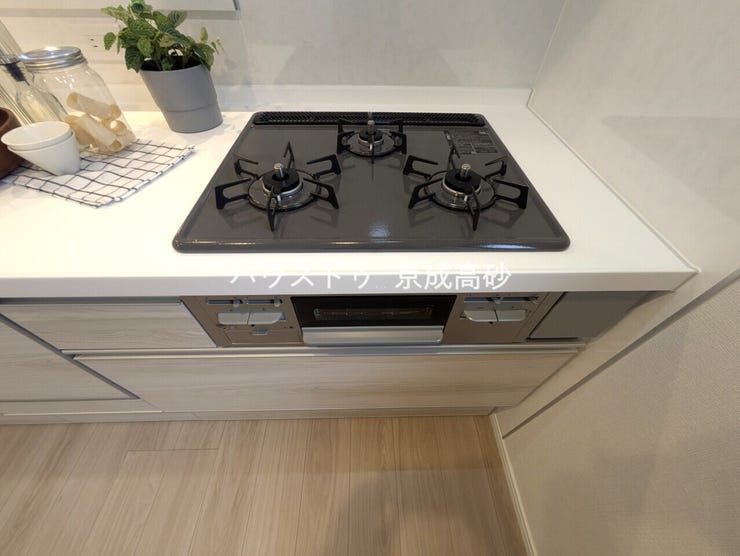 キッチンは3口コンロです。
