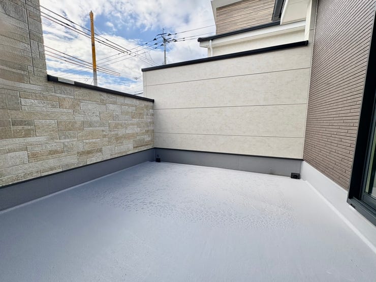 洗濯物や布団をゆったり干せる、ゆとりある広さのバルコニー。ガーデニングやくつろぎのスペースとしても活用でき、暮らしの幅が広がります。