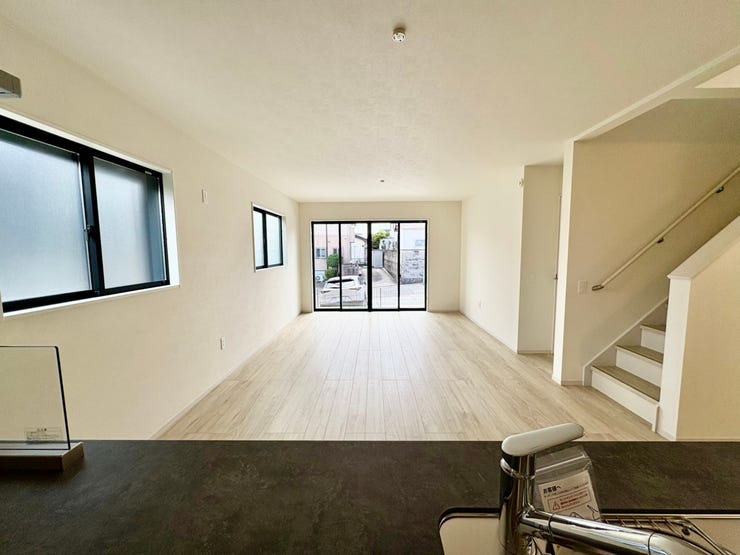 対面キッチンはなのでダイニングとの距離が近く、配膳や後片付けの動線が短く、家事の負担を軽減します。忙しい毎日をサポートしてくれます。