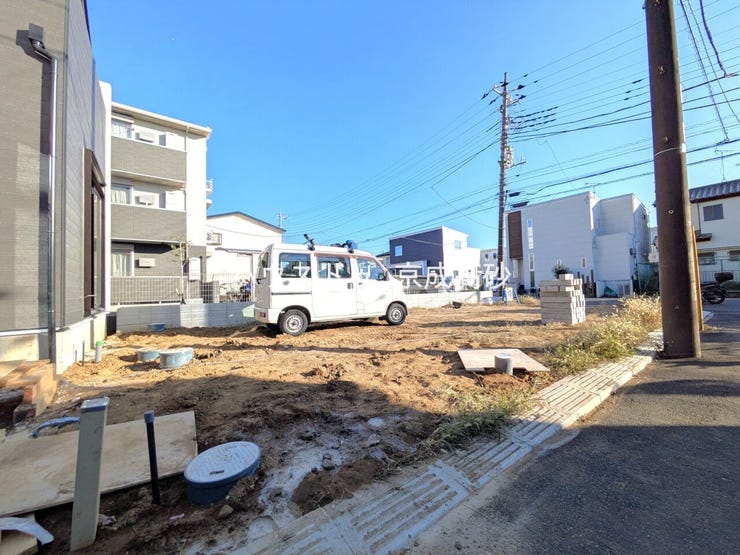 広々カースペースは2台分駐車可能です。ご家族の自転車やバイクのスペースもにもお使い頂けます。