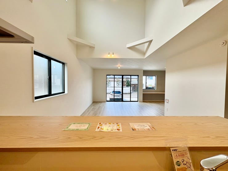 カウンター付きで家事をしながら会話を楽しめるキッチン!