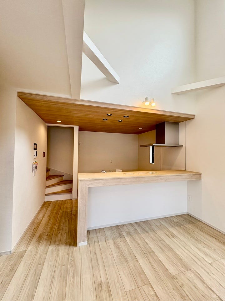 吹抜けで開放的なリビング!