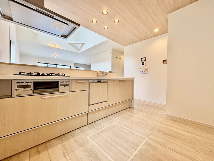 床下収納もあります!
わずらわしい皿洗いの手間を食器洗浄乾燥機へ任せることができます。