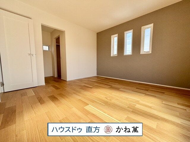 2階洋室(8帖)ウォークインクローゼットがあります。