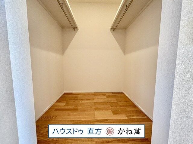 お荷物の多い方も安心の広々ウォークインクローゼット