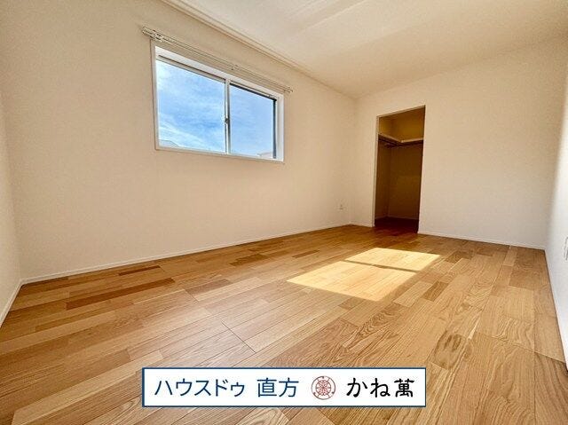 2階洋室(7.5帖)ウォークインクローゼットがあります。