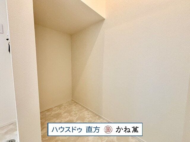 洗面脱衣所には収納スペースがあります。