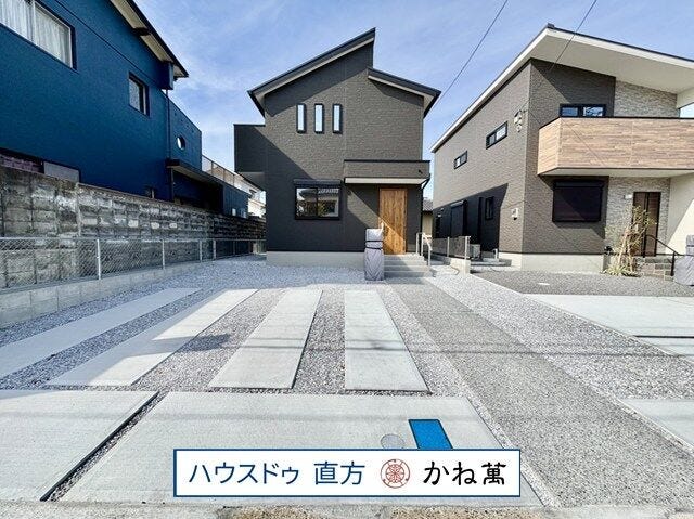 駐車場2台可能。車種によっては3台可能です。