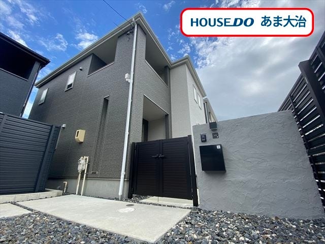 【外観】
2024年5月完成の築浅中古戸建。設備が整っているのですぐに新生活をスタートできます。外観、内観とも上質な雰囲気が魅力な住まいです。